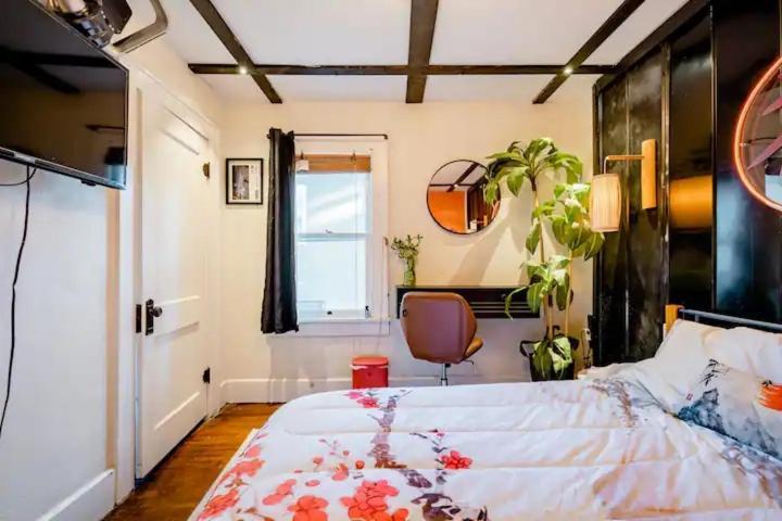 World Solo Travel's Welcomed At St Pete Habitación en casa particular San Petersburgo